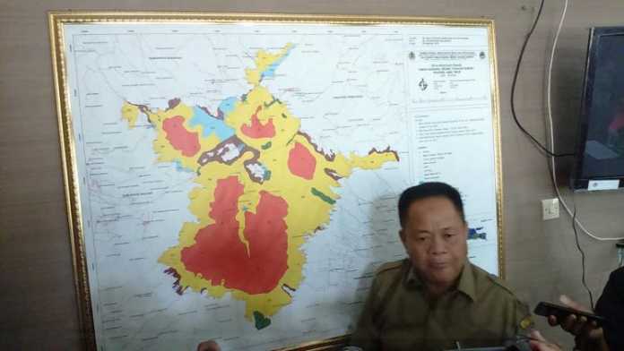 Kepala Balai Besar Taman Nasional Bromo Tengger-Semeru (TNBTS), John Kenedie saat menjelaskan kepada awak media. (Lisdya)
