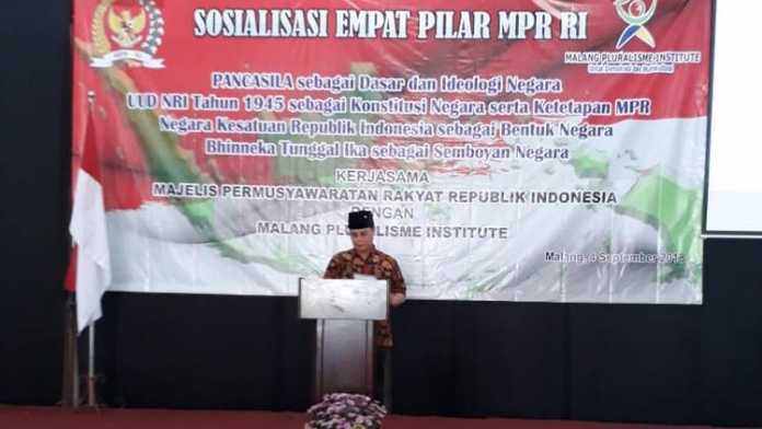 Wakil Ketua MPR RI, DR. Ahmad Basarah saat melakukan sosialisasi empat pilar. (Toski D)