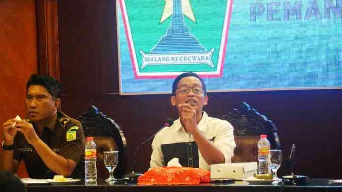 Ketua KPU Kota Malang Zaenudin saat rakor di Balai Kota Malang, Rabu (26/9). (Istimewa)