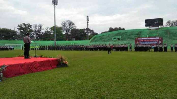 Apel gelar pasukan Operasi Mantap Brata 2018 di Stadion Gajayana, Kota Malang. (deny rahmawan)