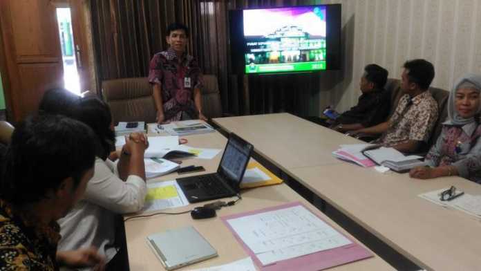 Pemaparan implementasi TIK oleh Dinas Pendidikan Kota Malang.
