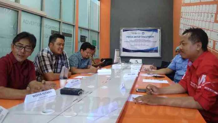 Diskusi sistem zonasi PPDB dengan para media dalam Forum Group Discussion (FGD) di Universitas Muhammadiyah Malang (UMM), Rabu (31/10). (Lisdya)