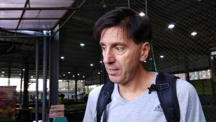 Pelatih Arema FC, Milan Petrovic. (deny rahmawan)