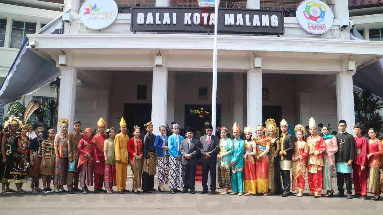 Upacara Peringatan ke-90 Hari Sumpah Pemuda di Balai Kota Malang, Senin (29/10). (Humas Pemkot Malang)