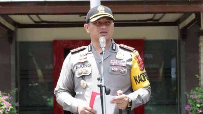 Kapolres Malang AKBP Yade Setiawan Ujung saat memimpin Apel Gelar pasukan Pengamanan Pilkades. (Istimewa)