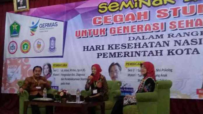 Seminar Ilmiah Cegah Stunting Untuk Generasi Sehat Indonesia di Politeknik Kesehatan Kemenkes Malang, Sabtu (24/11). (Lisdya)