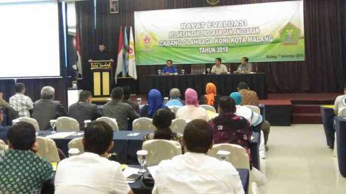 Rapat evaluasi pelaksanaan program dan anggaran KONI Kota Malang. (deny rahmawan)
