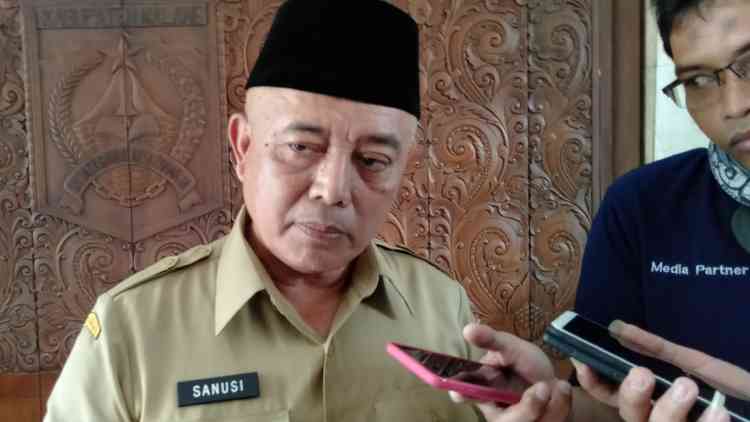 Plt Bupati Malang, HM Sanusi, saat ditemui usai kegiatan di Pendopo Agung. (Toski D).
