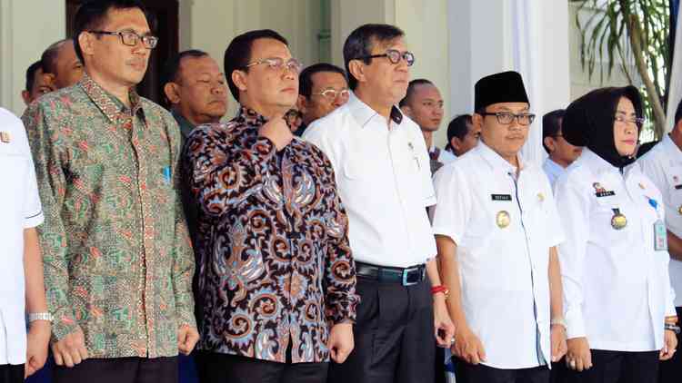 Wali Kota Malang Sutiaji mendampingi Menkumham Yasonna Laoly di Balai Kota Malang, Rabu (21/11). (Aziz Ramadani/MVoice)