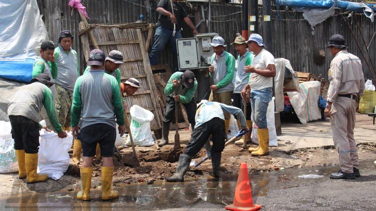 Normalisasi Drainase Jalan Zaenal Zakse, Satgas PUPR Kota Malang Gerak Cepat