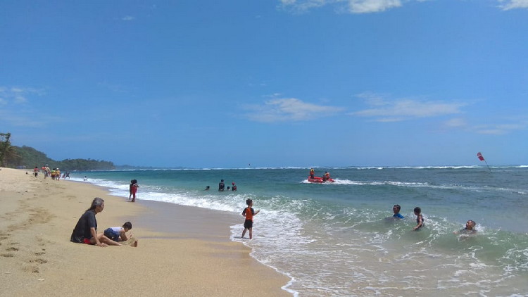 Tsunami Berdampak pada Kunjungan Wisatawan ke Pantai