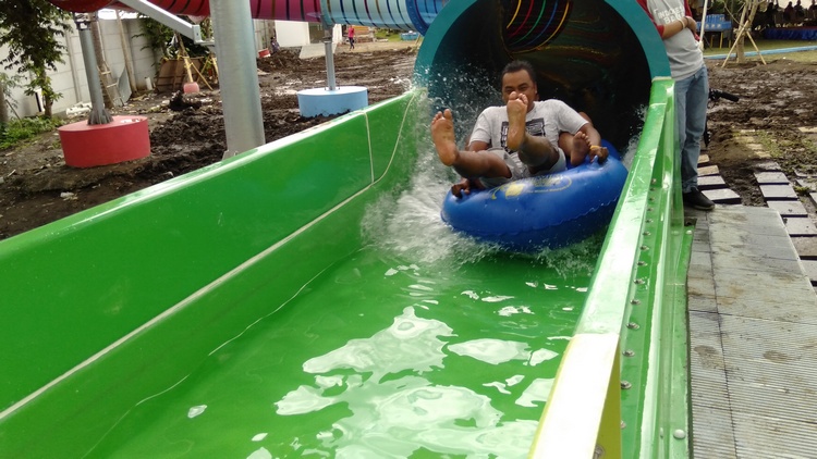 Yuk Nikmati Sensasi Jet Coaster Slide Hawai Waterpark