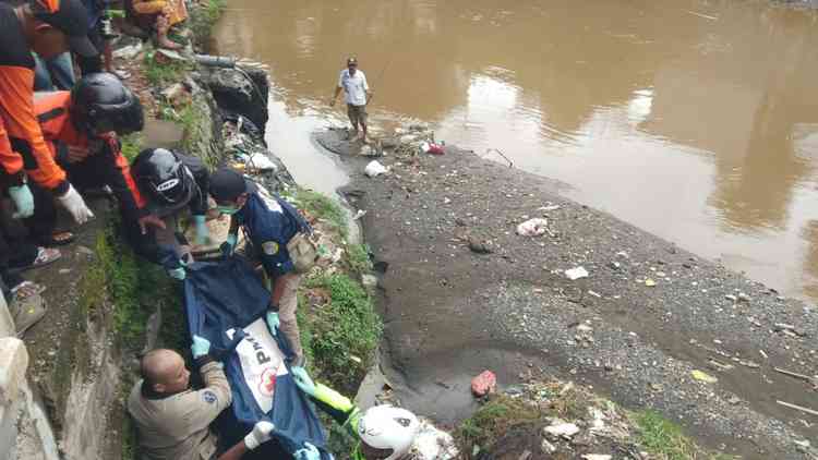 Geger, Sosok Mayat Diduga Bunuh Diri di Jembatan Pelor Malang