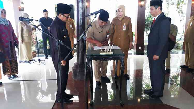 Pelantikan jabatan Sekretaris DPRD Kota Malang dipimpin Wali Kota Malang Sutiaji, Senin (3/12). (Istimewa)