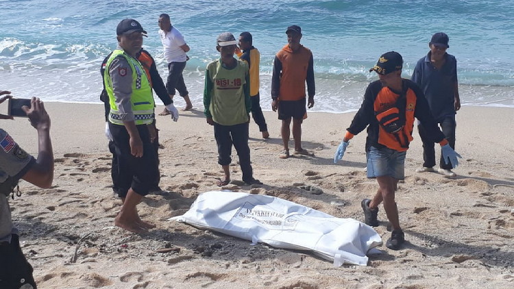 Mayat Tanpa Kepala Ditemukan di Pantai Bantol