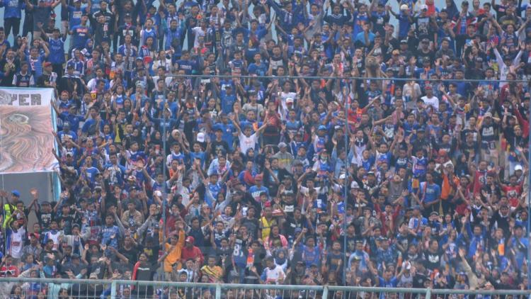 Sanksi Dua Aremania dan Suporter Persib Bandung Dicabut