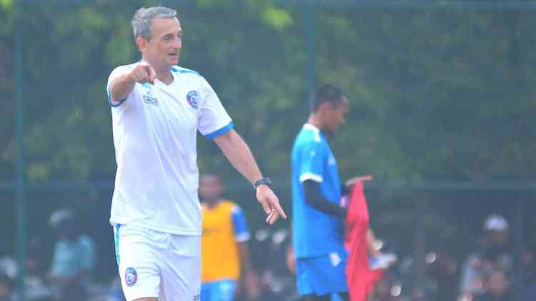 Pelatih Arema FC Tetap Serius di Leg Kedua Lawan Persita Tangerang