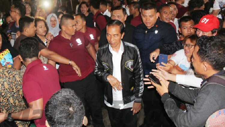 Kampanye di Malang, Jokowi Minta Pendukungnya Lawan Isu Tak Jelas
