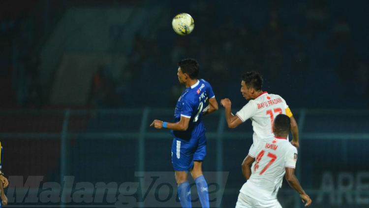 Hamka Hamzah Dilarikan ke Rumah Sakit, Pelatih Arema FC Beri Komentar