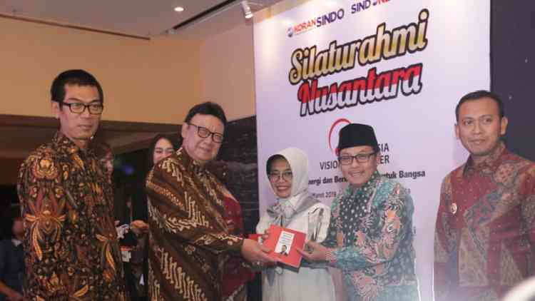 Raih Penghargaan Indonesia Vision Leadership, Sutiaji: Ini Kado Ultah ke- 105 tahun Kota Malang