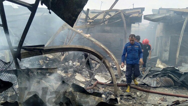 Tim Labfor Mabes Polri Cabang Surabaya Bantu Olah TKP Kebakaran Pasar Lawang