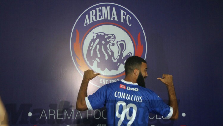 Sylvano Comvalius Langsung Dikontrak Dua Musim Berseragam Arema FC