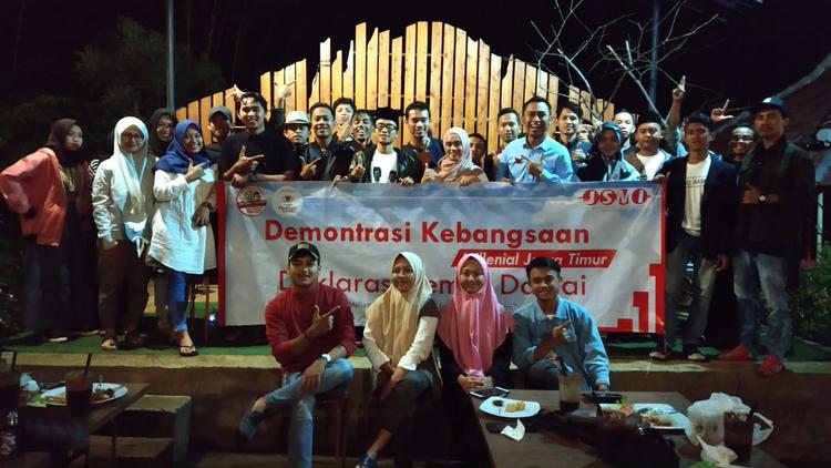 Menyejukkan, Pendukung Milenial Dua Kubu Capres Deklarasi Damai di Malang