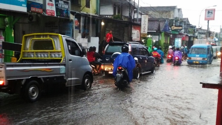 Malang Rutin Banjir, Warganet Soroti Rendahnya Budaya Bersih