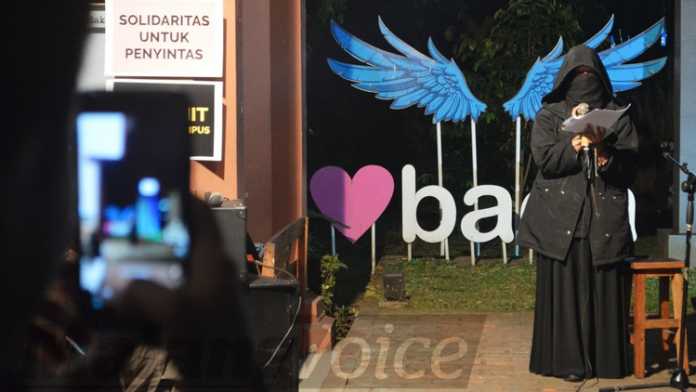 Aksi membaca puisi hingga perform art da