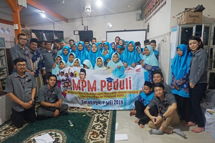 MPM Ajak Bermain dan Buka Bersama Anak-anak Panti Asuhan Mahbubiyah Surabaya