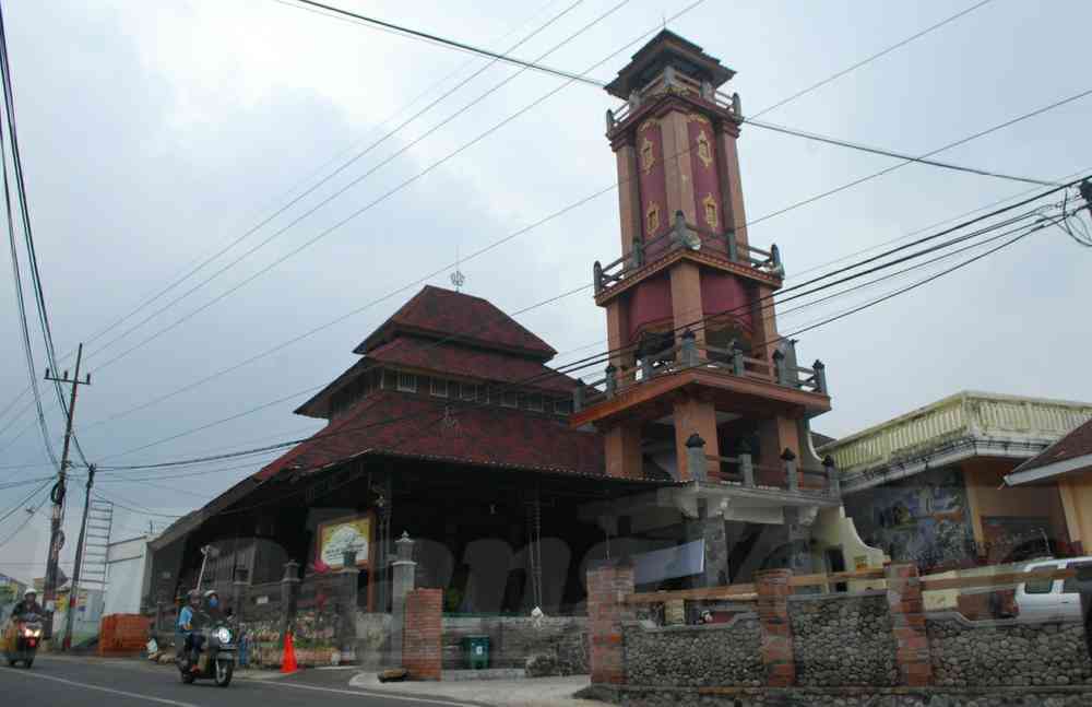 Masjid Jami’ Daarul Muttaqiin yang terletak di Jalan Sekar, Desa Pandanrejo, Kota Batu