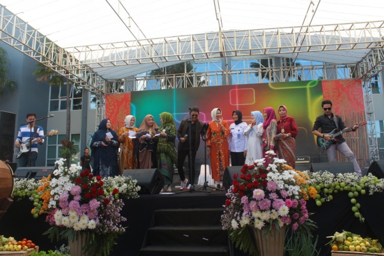 Penampilan Ada Band di panggung bertajuk Gebyar Ketupat 2019, Senin (10/6) di pelataran Balai Kota Among Tani, Kota Batu.
