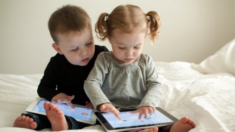Cegah Anak Kecanduan Gadget, Orang Tua Baca Tips Ini