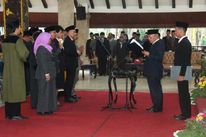 Plt Bupati Malang HM Sanusi saat melantik pejabat ASN dilingkungan Pemkab Malang, pada Jumat (31/5) lalu.