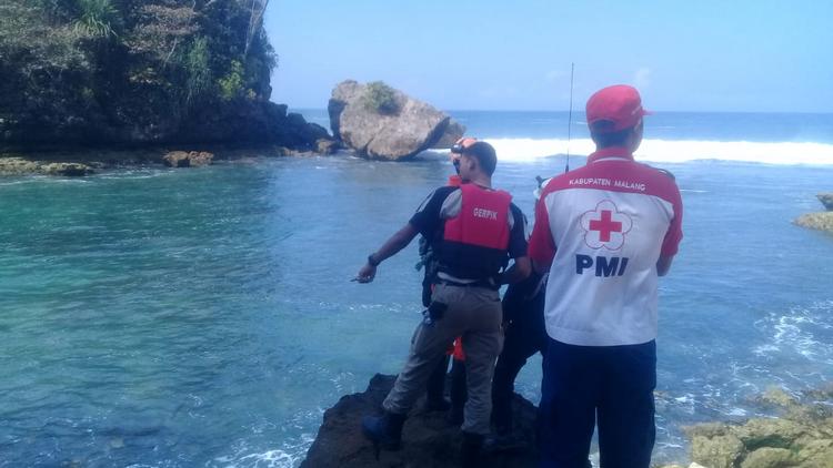 Tim SAR Terus Evakuasi Korban Ombak Pantai Selatan