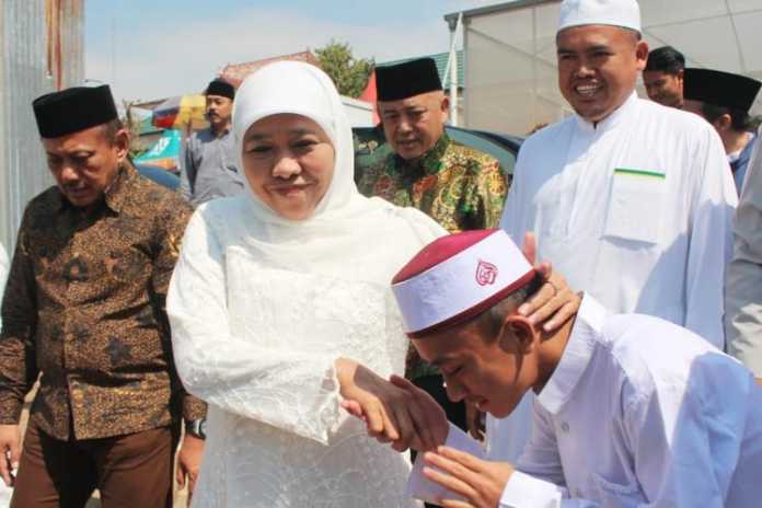 Gubernur Jatim Khofifah Indar Parawansa di Ponpes Bahrul Maghfiroh Kota Malang, Minggu (14/7). (Aziz Ramadani MVoice)