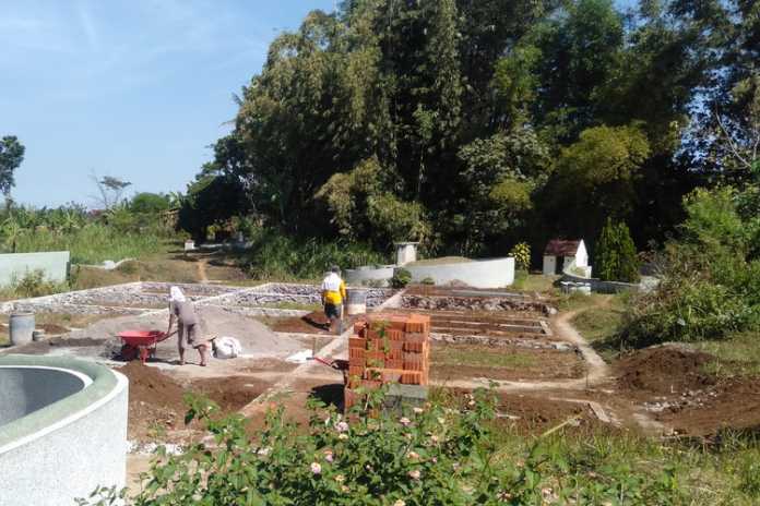Pembangunan Makam cina baru di lokasi Makam Sentong Lama lawang. (Toski D)