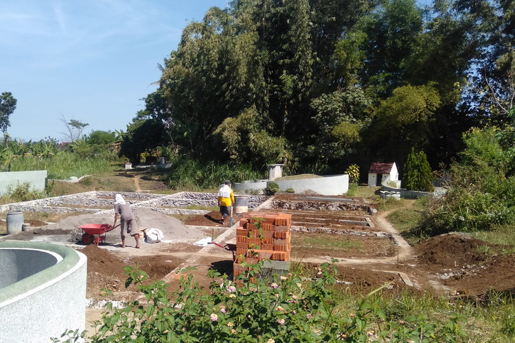 Pembangunan Makam cina baru di lokasi Makam Sentong Lama lawang. (Toski D)