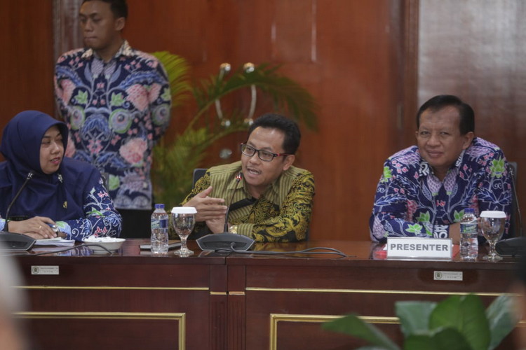 Wali Kota Malang Sutiaji memaparkan inovasi Brexit di ruang rapat Sriwijaya Kementerian PAN RB RI, Jumat (12/7 ). Humas Pemkot Malang