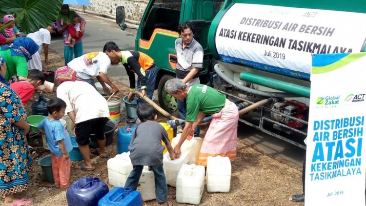 ACT Bantu Distribusikan Puluhan Ribu Liter Air di Wilayah Kekeringan Tasikmalaya