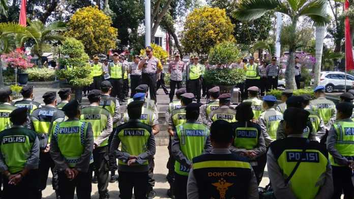 pelaksanaan apel persiapan pengamanan pelantikan anggota DPRD Kabupaten Malang. (Toski D).