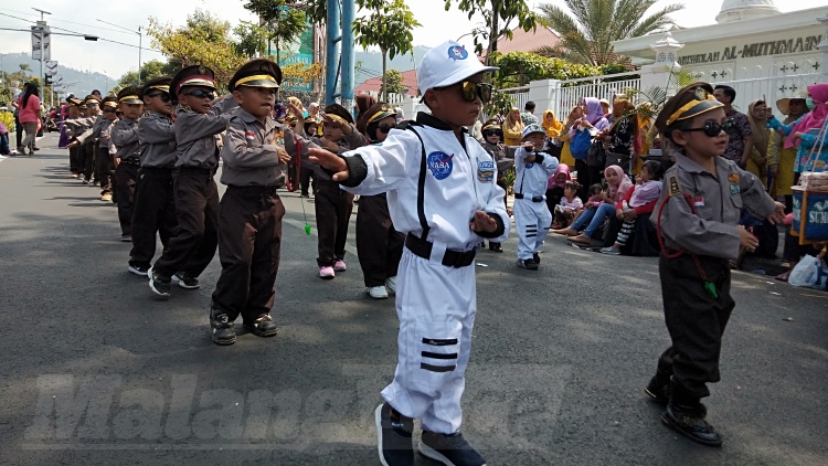 4.500 Peserta Karnaval Batu Tampilkan Budaya Nusantara