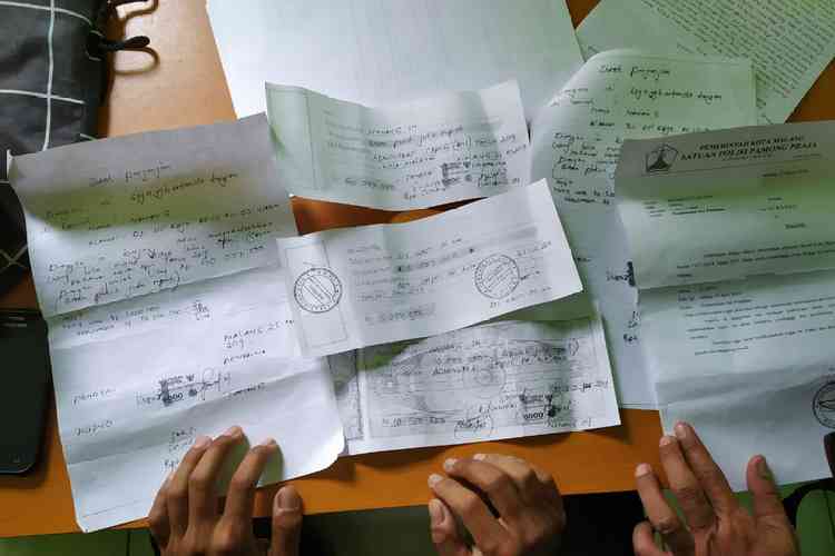 Dokumen surat dan kuitansi milik korban yang didapat dari oknum ASN Pemkot Malang. (Aziz Ramadani MVoice)