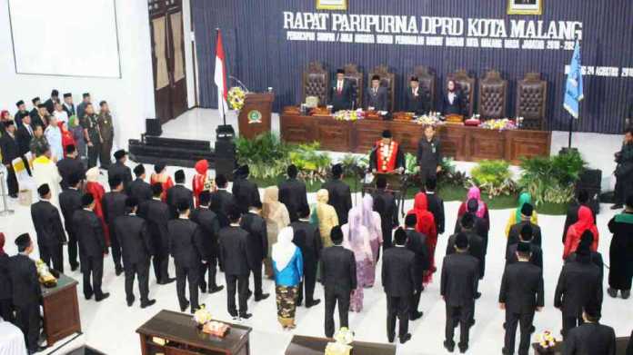 Suasana sumpah janji jabatan 45 Anggota DPRD Kota Malang periode 2014-2024, Sabtu (24/8). (Aziz Ramadani MVoice)