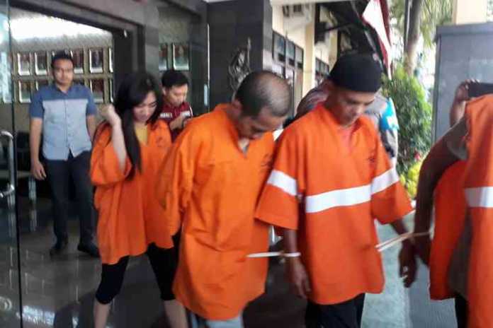 Para tersangka yang berhasil ditangkap satuan Reskoba Polres Malang Kota. (deny rahmawan)