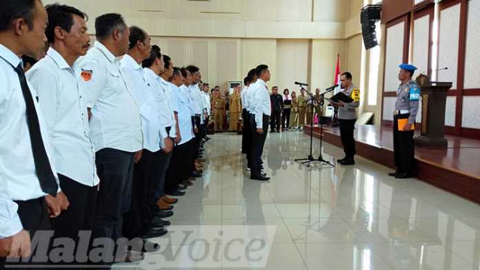 Deklarasi damai pilkades serentak yang berlangsung di Graha Pancasila, Balai Kota Among Tani, Senin (30/9). (Ayun/MVoice)