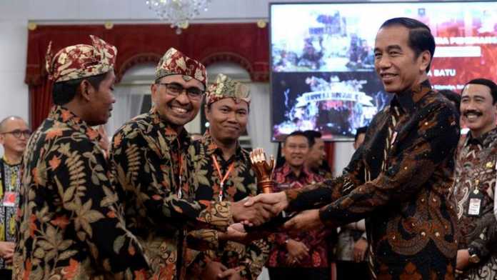 Perwakilan msyarakat Sidomulyo ssat bertemu Presiden RI Joko Widodo