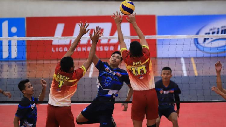 STIE Tribuana lawan Umika di LIMA Volleyball Nationals Season 7 di Malang. (Istimewa)