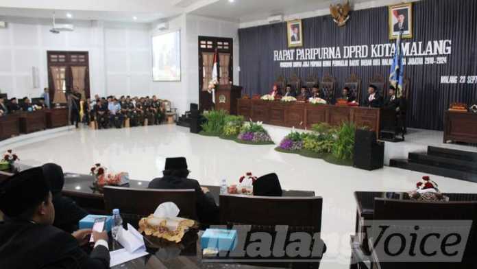 Suasana paripurna pelantikan pimpinan definitif DPRD Kota Malang, Senin (23/9). (Aziz Ramadani MVoice)