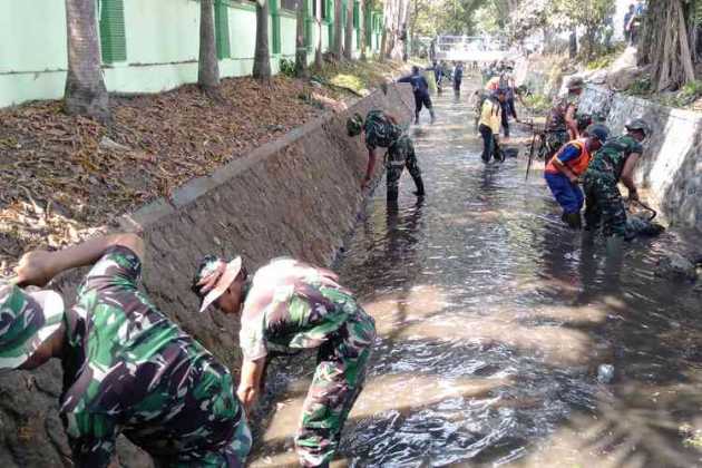 Karya Bakti Dan Bakti Tni Dimanfaatkan Bersih Bersih Sungai Dan Baksos